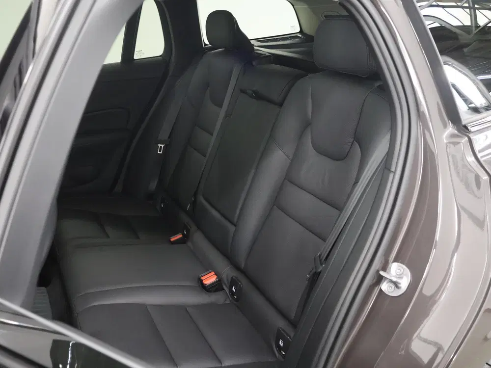 Volvo V60 2.0 T8 Plug-in hybrid AWD Ultra Dark uit 2024, foto 12