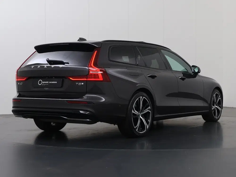 Volvo V60 2.0 T8 Plug-in hybrid AWD Ultra Dark uit 2024, foto 2