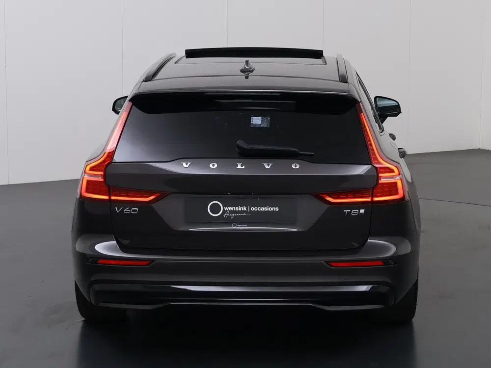 Volvo V60 2.0 T8 Plug-in hybrid AWD Ultra Dark uit 2024, foto 4