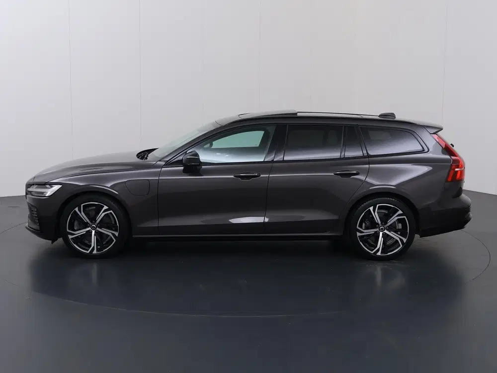 Volvo V60 2.0 T8 Plug-in hybrid AWD Ultra Dark uit 2024, foto 5