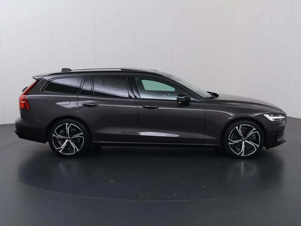 Volvo V60 2.0 T8 Plug-in hybrid AWD Ultra Dark uit 2024, foto 6