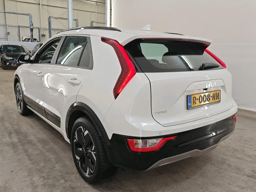 Kia Niro 64.8 kWh 204pk DynamicLine uit 2022, foto 2