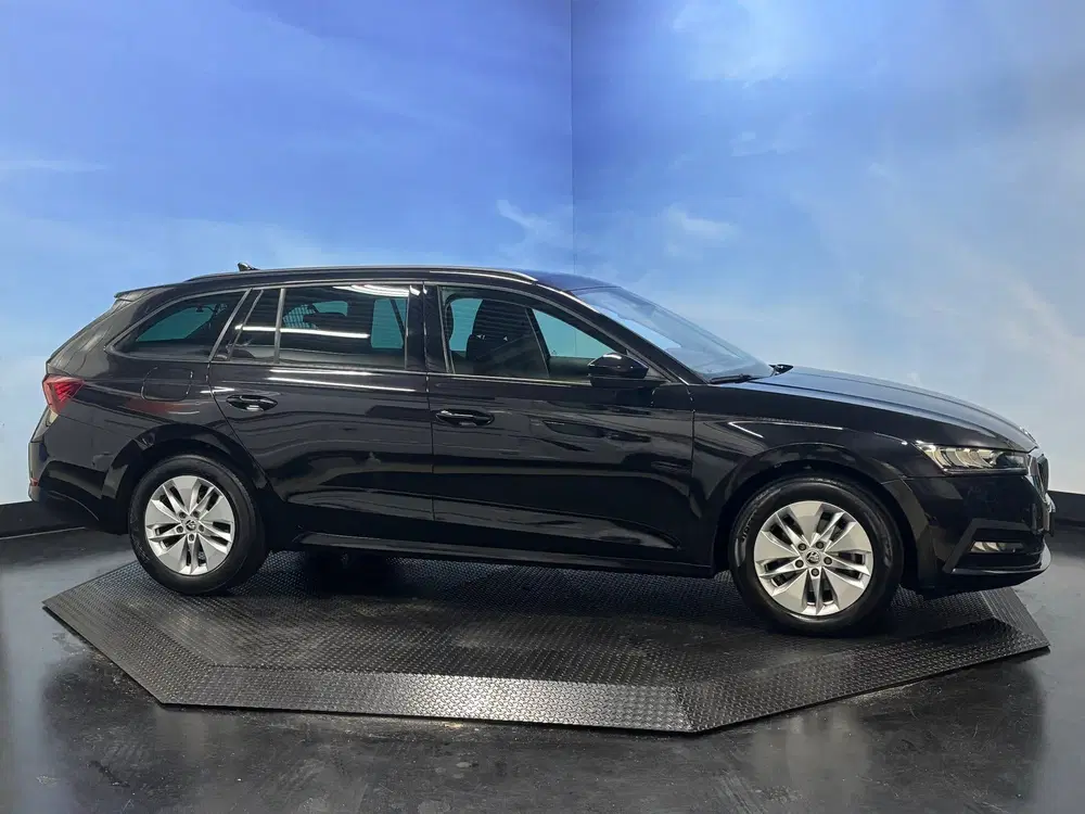 Skoda Octavia 1.5 e-TSI Business Edition Navi uit 2021, foto 10