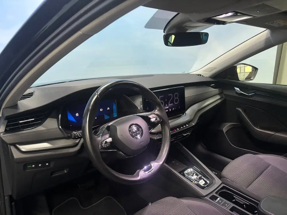 Skoda Octavia 1.5 e-TSI Business Edition Navi uit 2021, foto 15