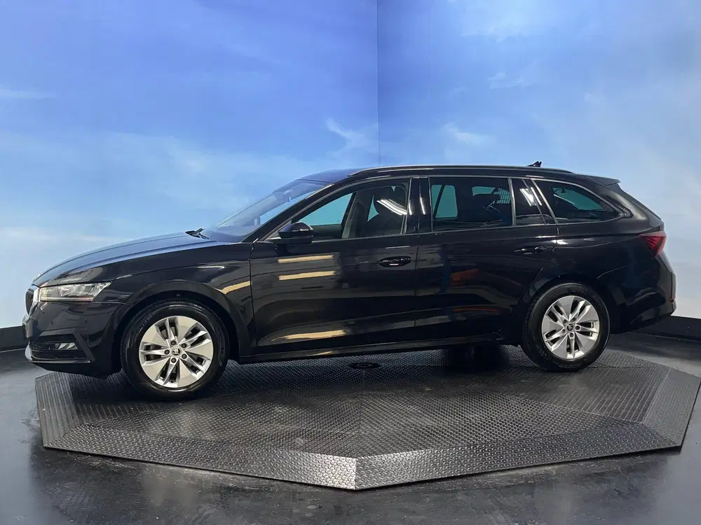Skoda Octavia 1.5 e-TSI Business Edition Navi uit 2021, foto 3