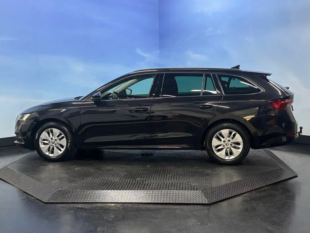 Skoda Octavia 1.5 e-TSI Business Edition Navi uit 2021, foto 4