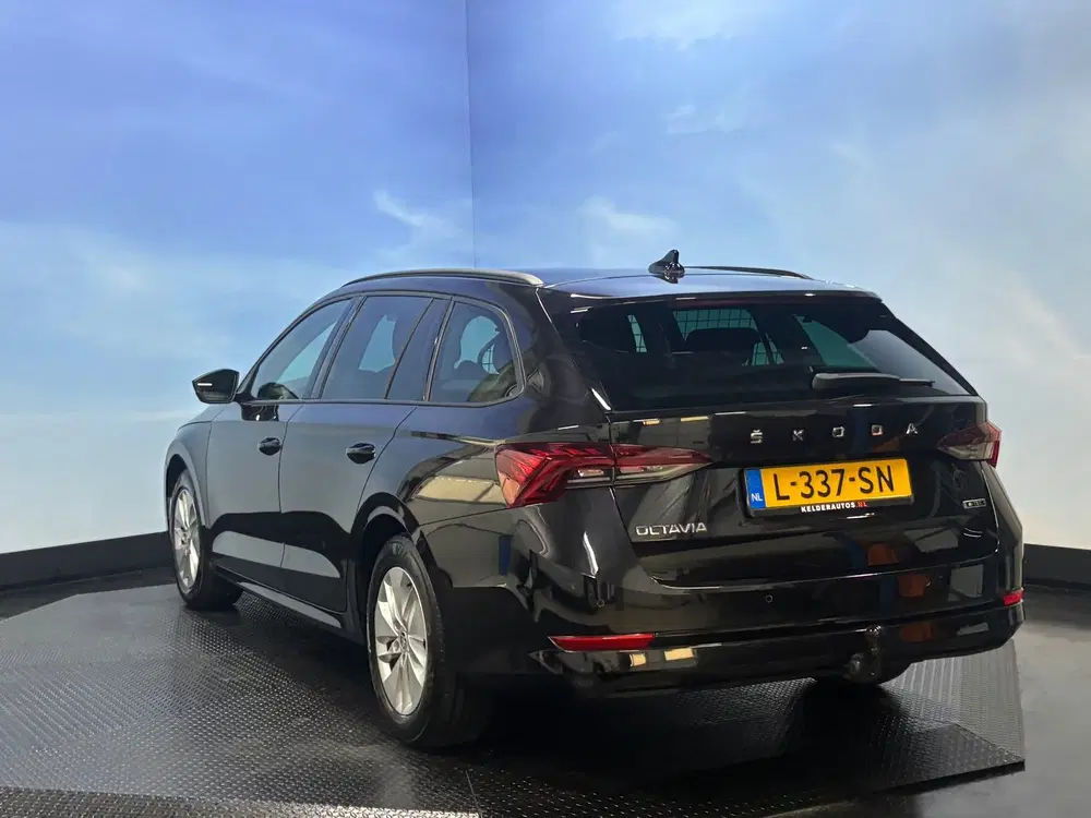 Skoda Octavia 1.5 e-TSI Business Edition Navi uit 2021, foto 5