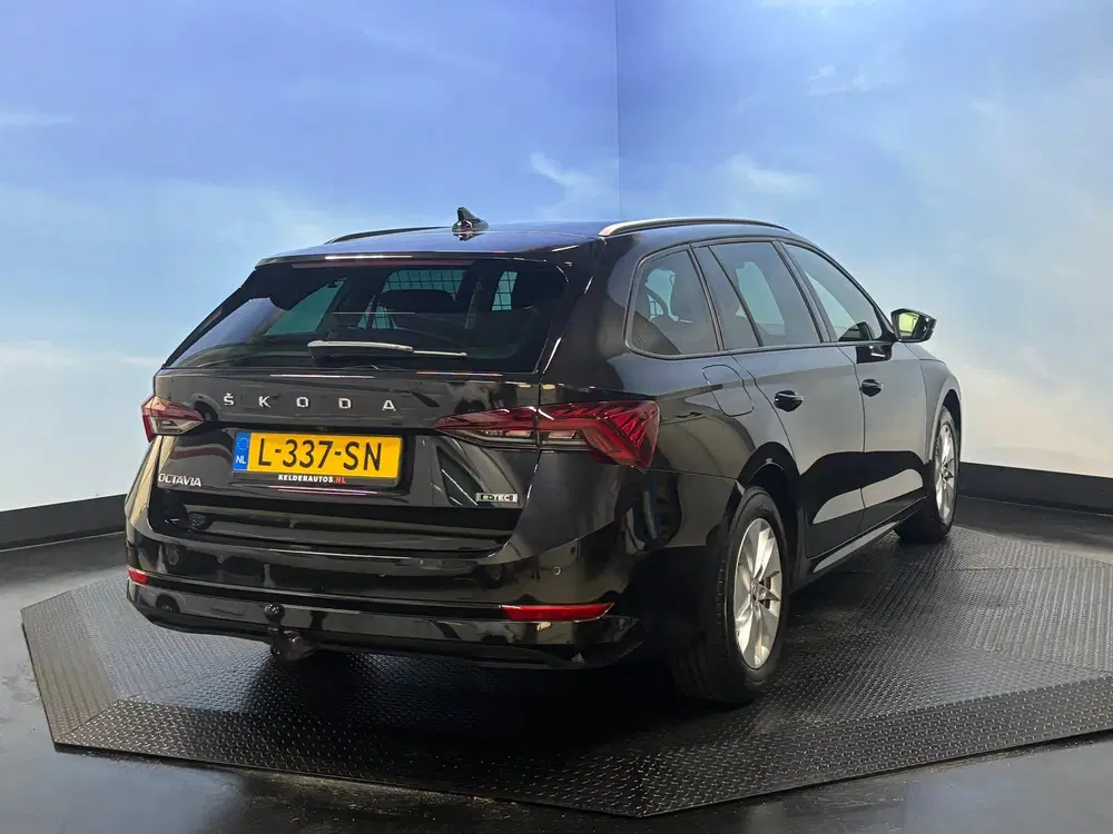Skoda Octavia 1.5 e-TSI Business Edition Navi uit 2021, foto 7