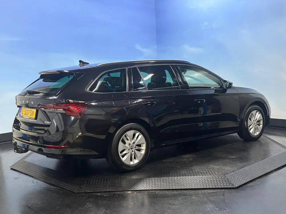 Skoda Octavia 1.5 e-TSI Business Edition Navi uit 2021, foto 8