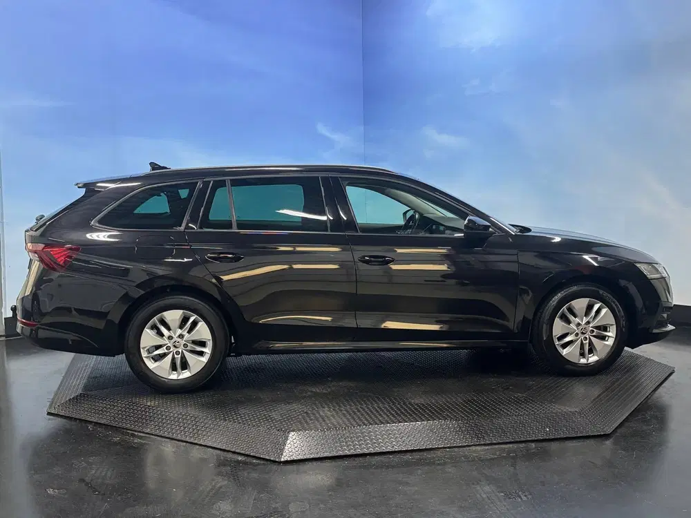 Skoda Octavia 1.5 e-TSI Business Edition Navi uit 2021, foto 9