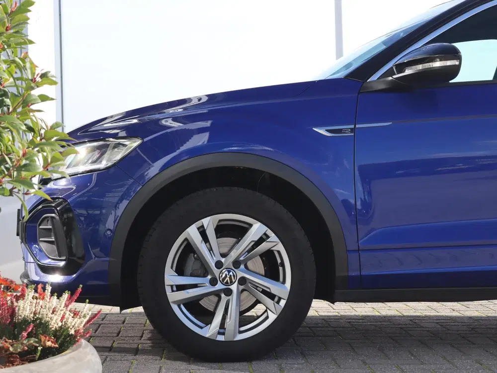 Volkswagen T-Roc 1.5 TSI 150 pk DSG R-Line uit 2022, foto 2