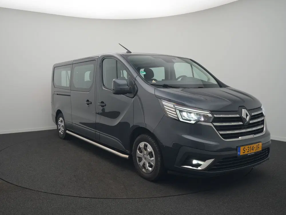 Renault Trafic 9 persoons uit 2022, foto 2