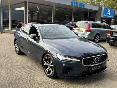 Volvo S60 T8 AWD R-Design Pano HeadUp Keyless Pilot uit 2019