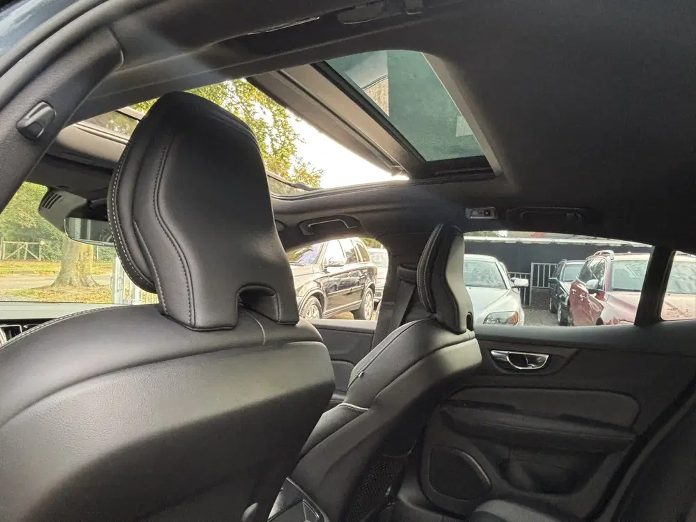 Volvo S60 T8 AWD R-Design Pano HeadUp Keyless Pilot uit 2019, foto 11