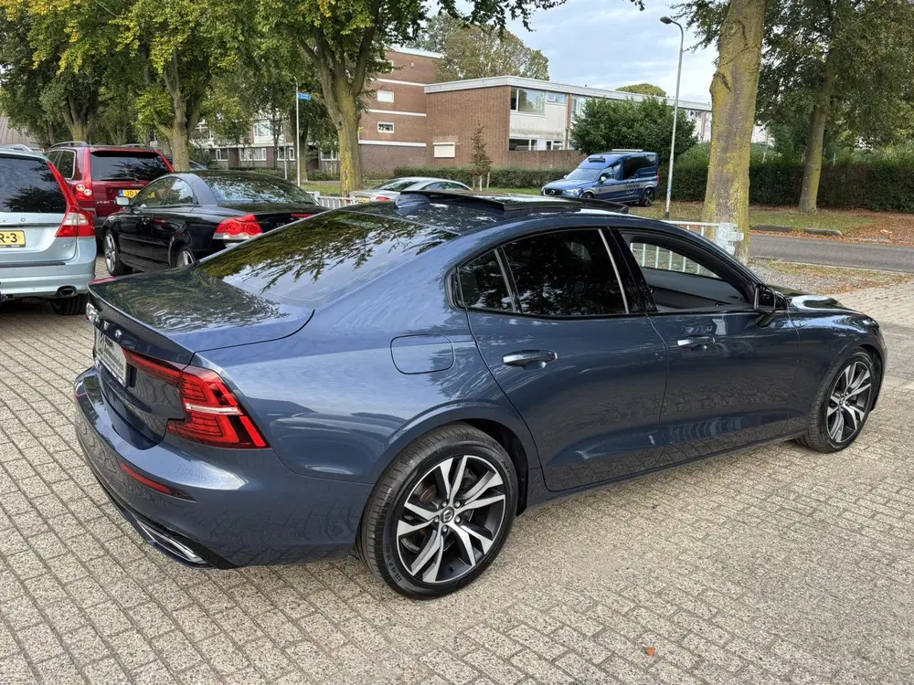 Volvo S60 T8 AWD R-Design Pano HeadUp Keyless Pilot uit 2019, foto 2