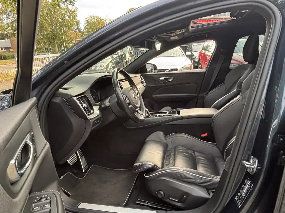 Volvo S60 T8 AWD R-Design Pano HeadUp Keyless Pilot uit 2019, foto 4