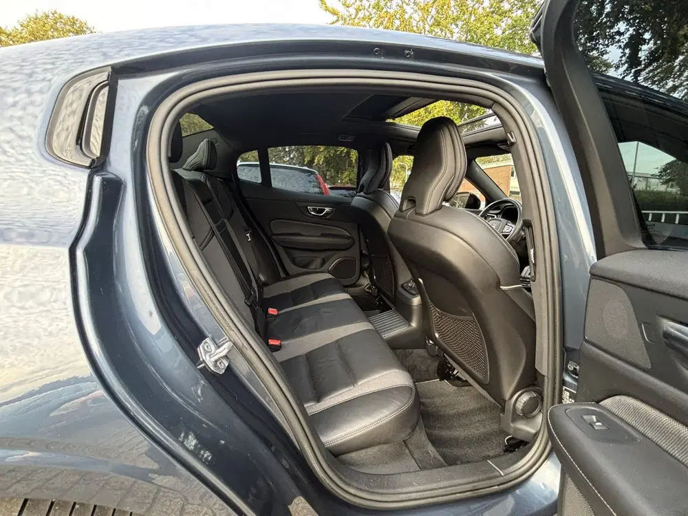 Volvo S60 T8 AWD R-Design Pano HeadUp Keyless Pilot uit 2019, foto 7