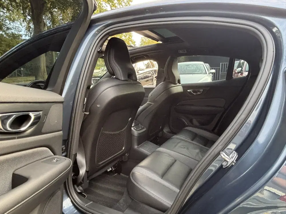 Volvo S60 T8 AWD R-Design Pano HeadUp Keyless Pilot uit 2019, foto 8