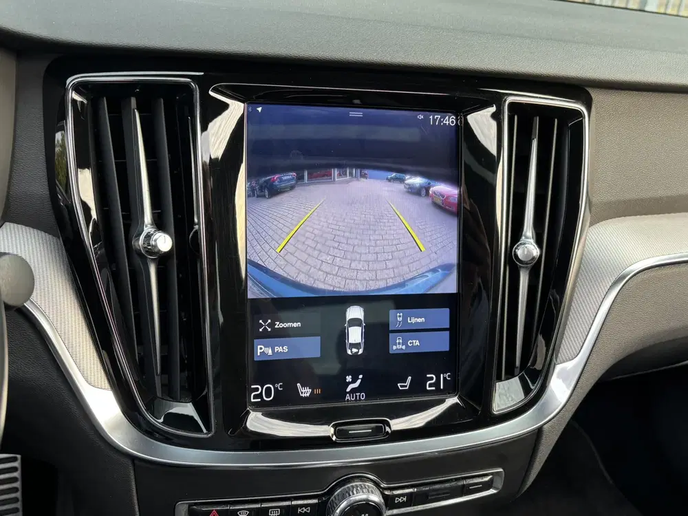 Volvo S60 T8 AWD R-Design Pano HeadUp Keyless Pilot uit 2019, foto 9