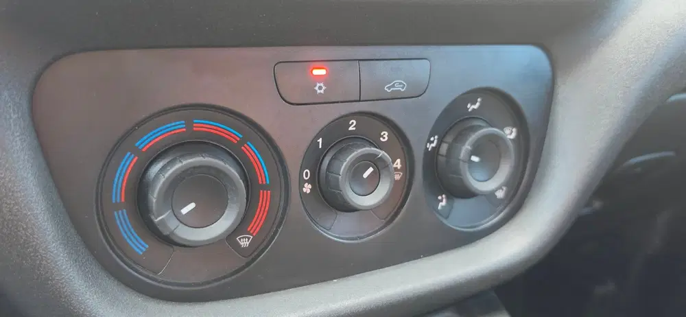 Fiat Doblo Doblò Cargo 1.4 95PK 5 Persoons Airco Navi uit 2019, foto 12