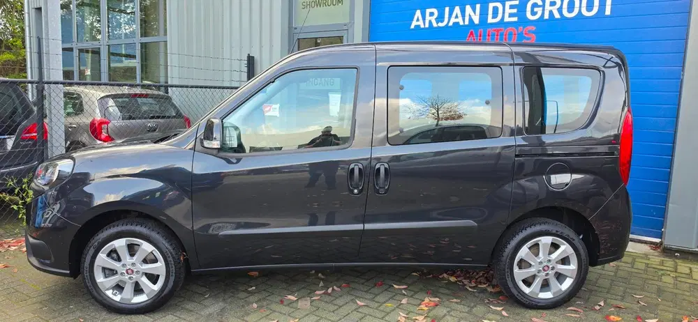Fiat Doblo Doblò Cargo 1.4 95PK 5 Persoons Airco Navi uit 2019, foto 2