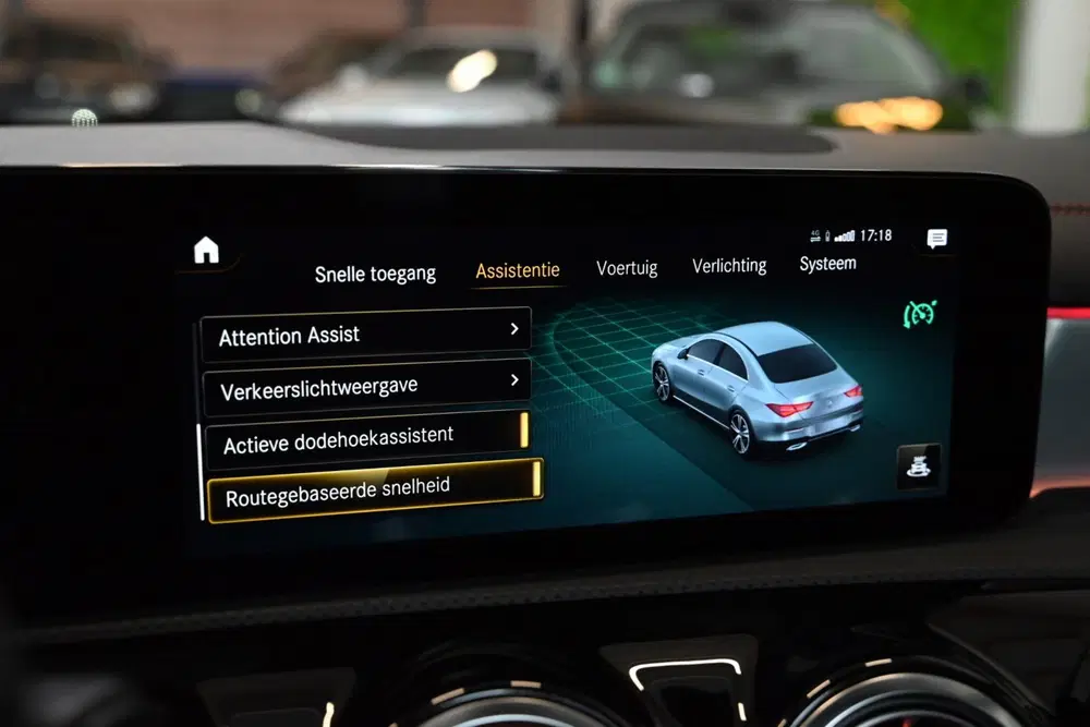 Mercedes-Benz CLA 200 4-Matic AMG Line uit 2023, foto 15