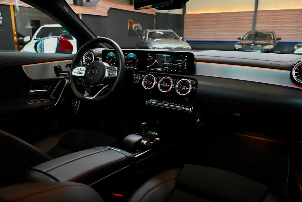 Mercedes-Benz CLA 200 4-Matic AMG Line uit 2023, foto 3
