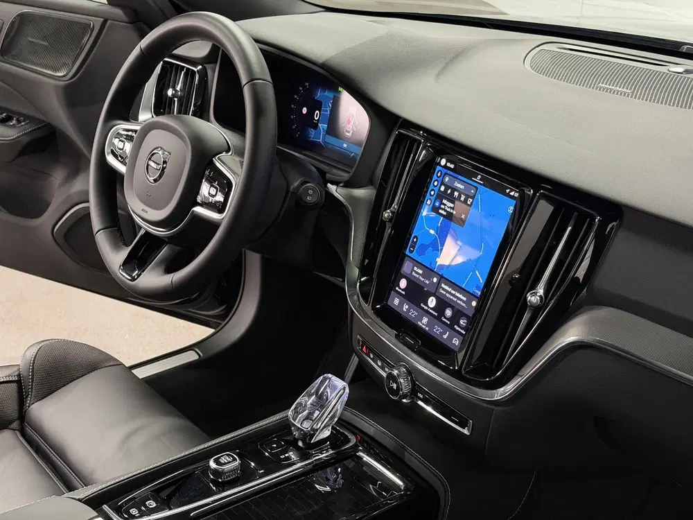 Volvo V60 2.0 T6 Plug-in hybrid AWD Plus Dark Open d uit 2025, foto 15
