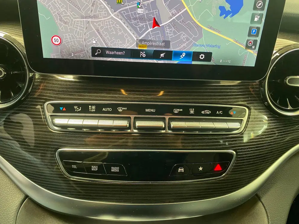 Mercedes-Benz EQV 300 L3 uit 2021, foto 7