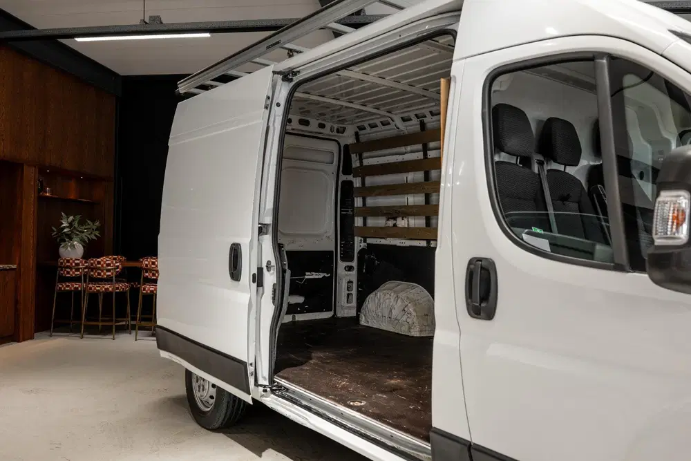 Peugeot Boxer 333 2.2 BlueHDi 140 L2H2 Asphalt Airco uit 2019, foto 10