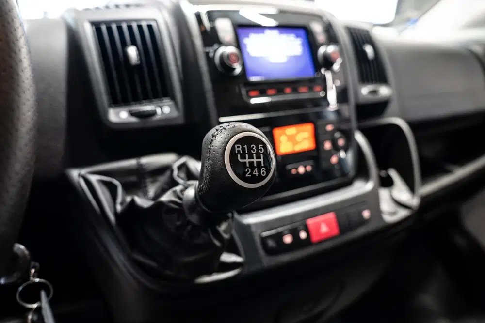 Peugeot Boxer 333 2.2 BlueHDi 140 L2H2 Asphalt Airco uit 2019, foto 12