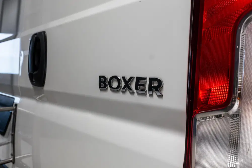 Peugeot Boxer 333 2.2 BlueHDi 140 L2H2 Asphalt Airco uit 2019, foto 14