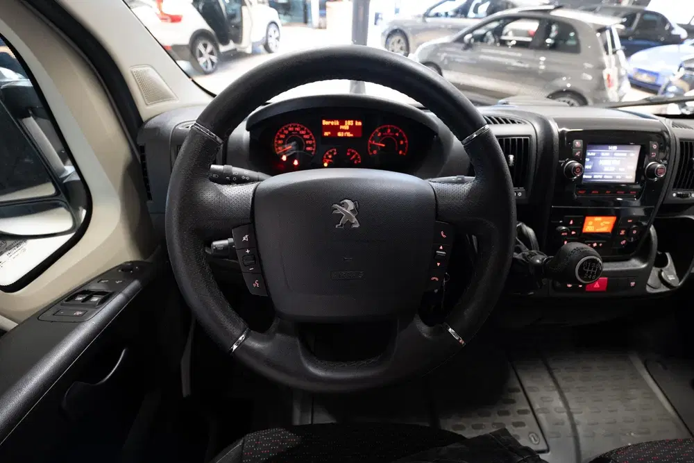 Peugeot Boxer 333 2.2 BlueHDi 140 L2H2 Asphalt Airco uit 2019, foto 5