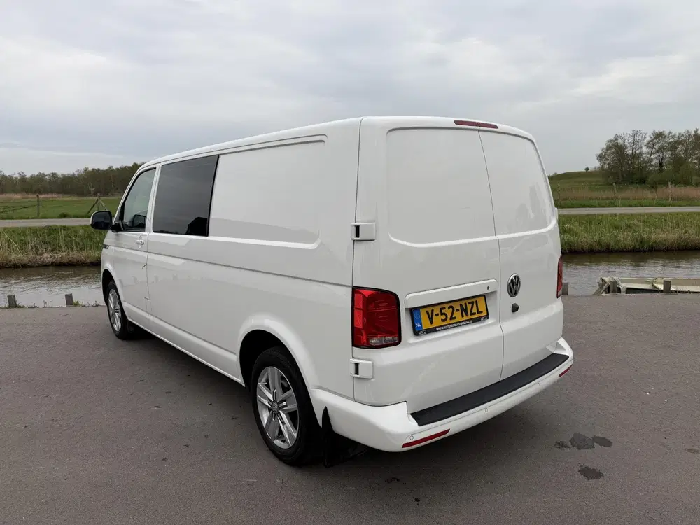 Volkswagen Transporter 2.0 TDI L2H1 30 DC uit 2022, foto 3
