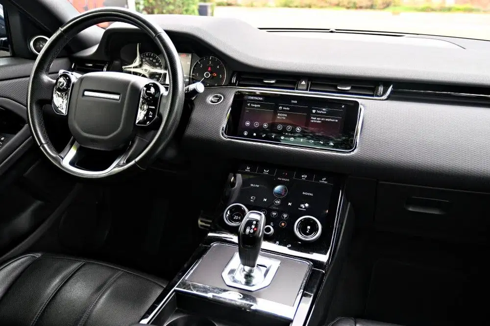 Land Rover Range Rover Evoque 2.0 D180 AWD R-Dynamic Pano uit 2019, foto 2