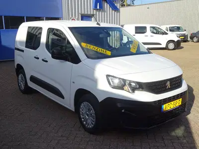 Peugeot Partner 1.2 PureTech Pro BENZINE AIRCO NAVI CRUISE uit 2022