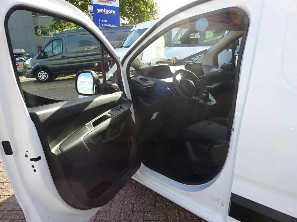 Peugeot Partner 1.2 PureTech Pro BENZINE AIRCO NAVI CRUISE uit 2022, foto 13