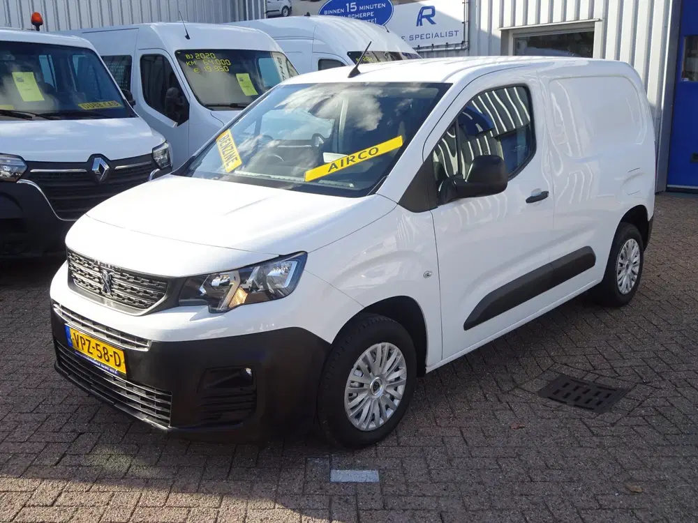 Peugeot Partner 1.2 PureTech Pro BENZINE AIRCO NAVI CRUISE uit 2022, foto 2