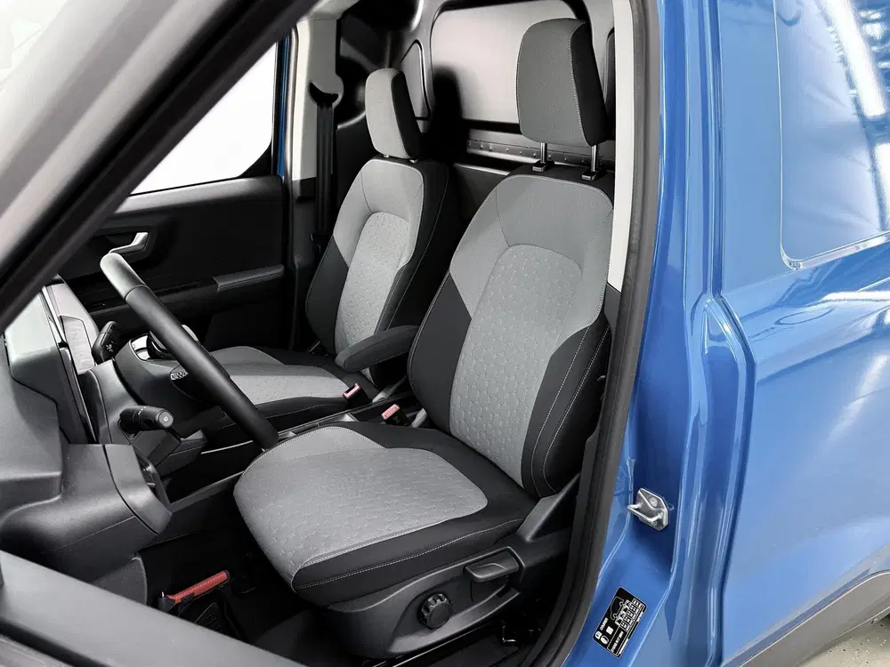Ford Transit Courier LIMITED uit 2025, foto 8
