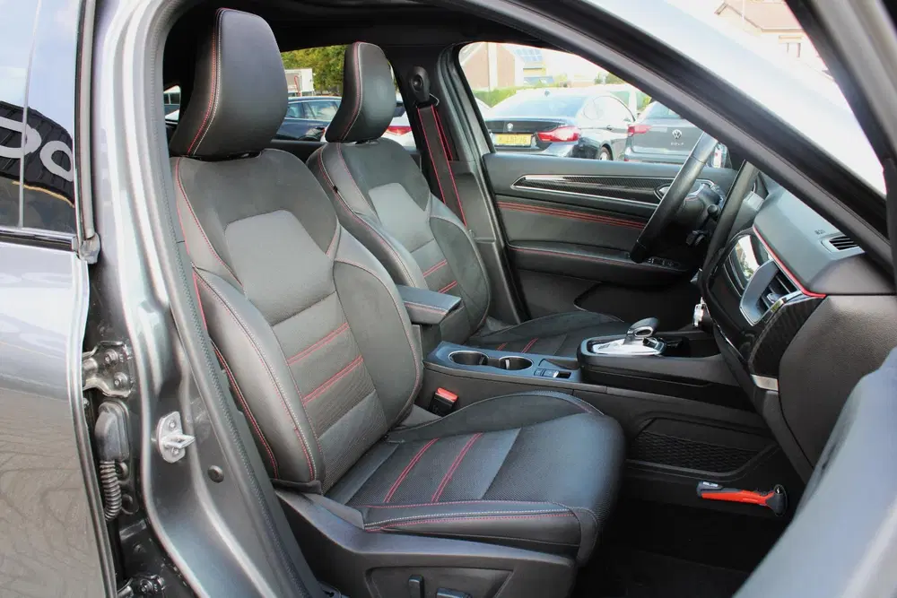 Renault Arkana 1.6 E-Tech Hybrid 145 R.S. Line uit 2022, foto 15