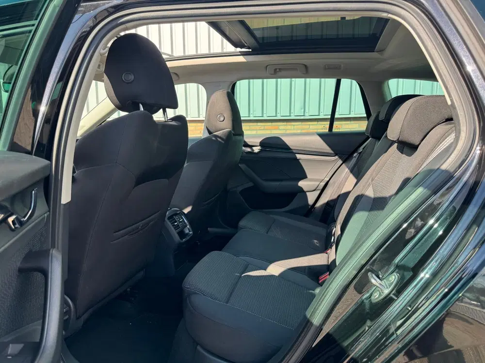 Skoda Octavia 1.0 e-TSI Business Edition Plus Panorama uit 2021, foto 11