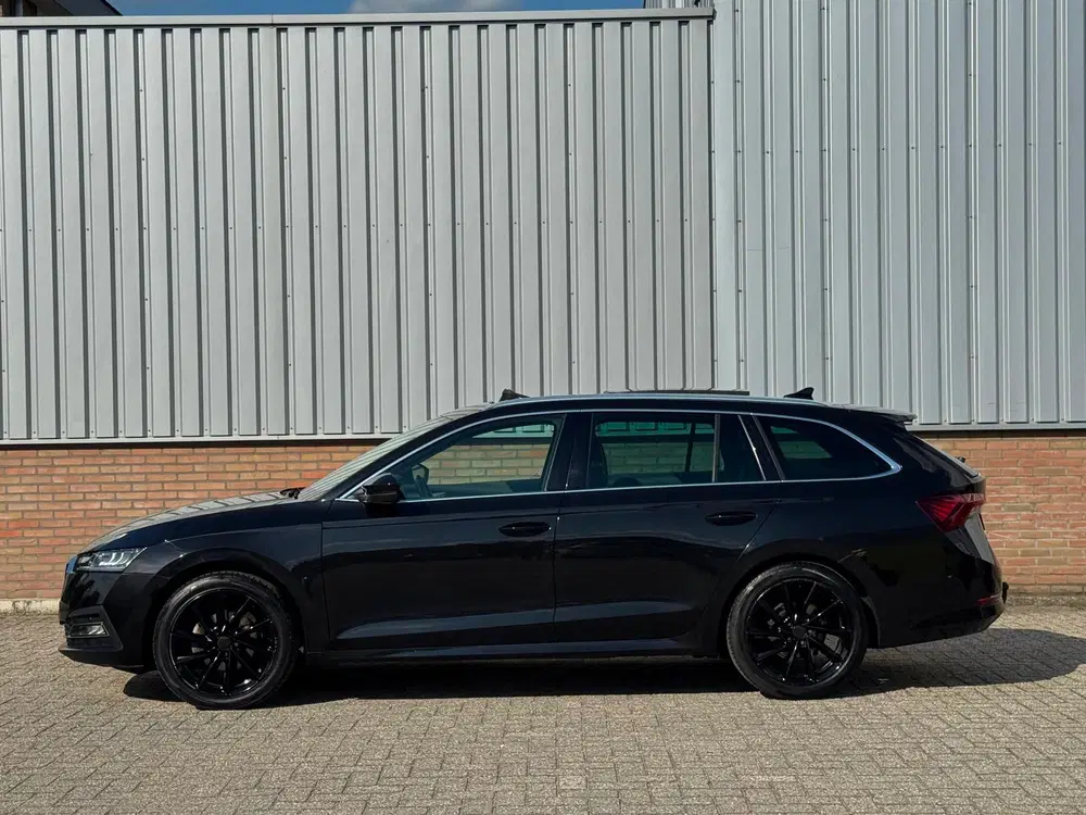 Skoda Octavia 1.0 e-TSI Business Edition Plus Panorama uit 2021, foto 2