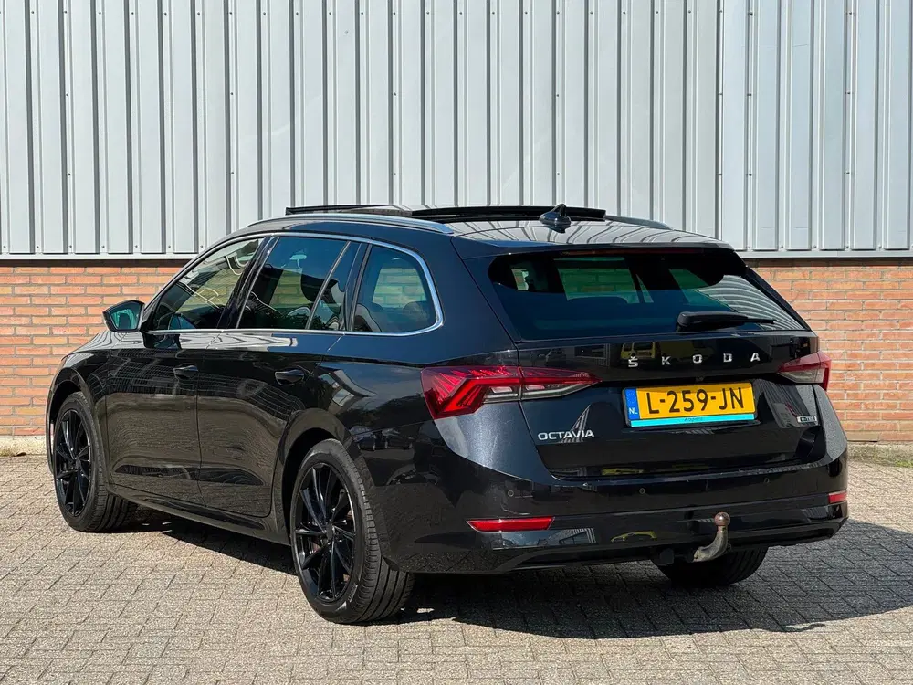 Skoda Octavia 1.0 e-TSI Business Edition Plus Panorama uit 2021, foto 3