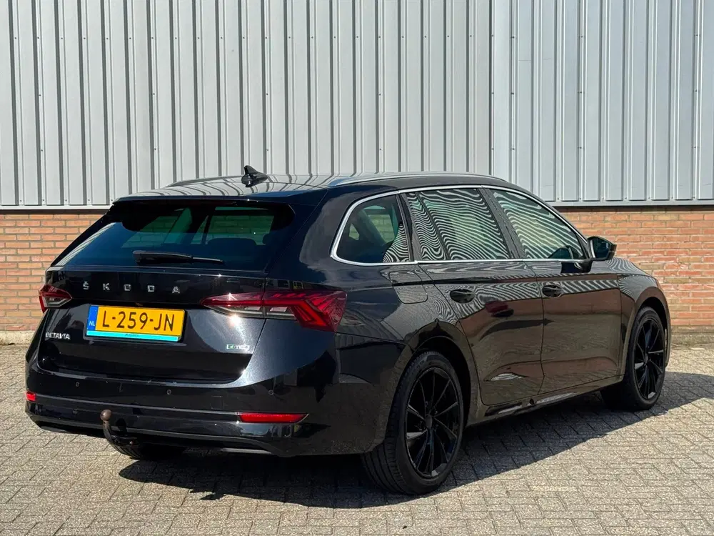 Skoda Octavia 1.0 e-TSI Business Edition Plus Panorama uit 2021, foto 6