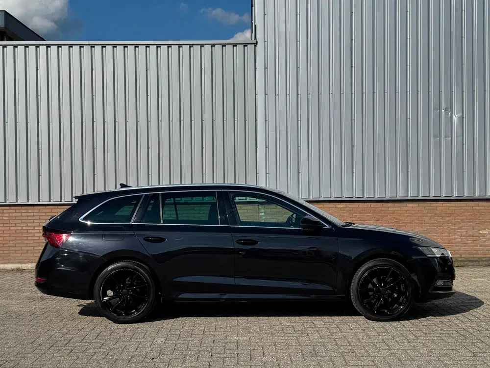 Skoda Octavia 1.0 e-TSI Business Edition Plus Panorama uit 2021, foto 7