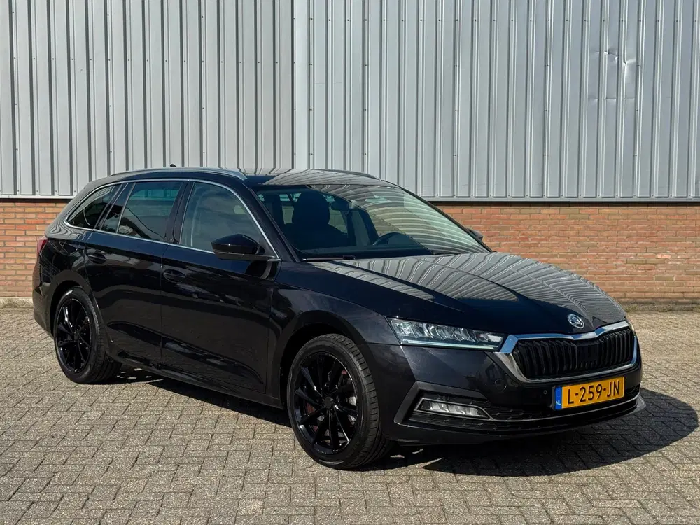 Skoda Octavia 1.0 e-TSI Business Edition Plus Panorama uit 2021, foto 8