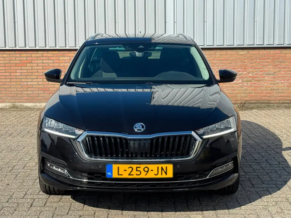 Skoda Octavia 1.0 e-TSI Business Edition Plus Panorama uit 2021, foto 9