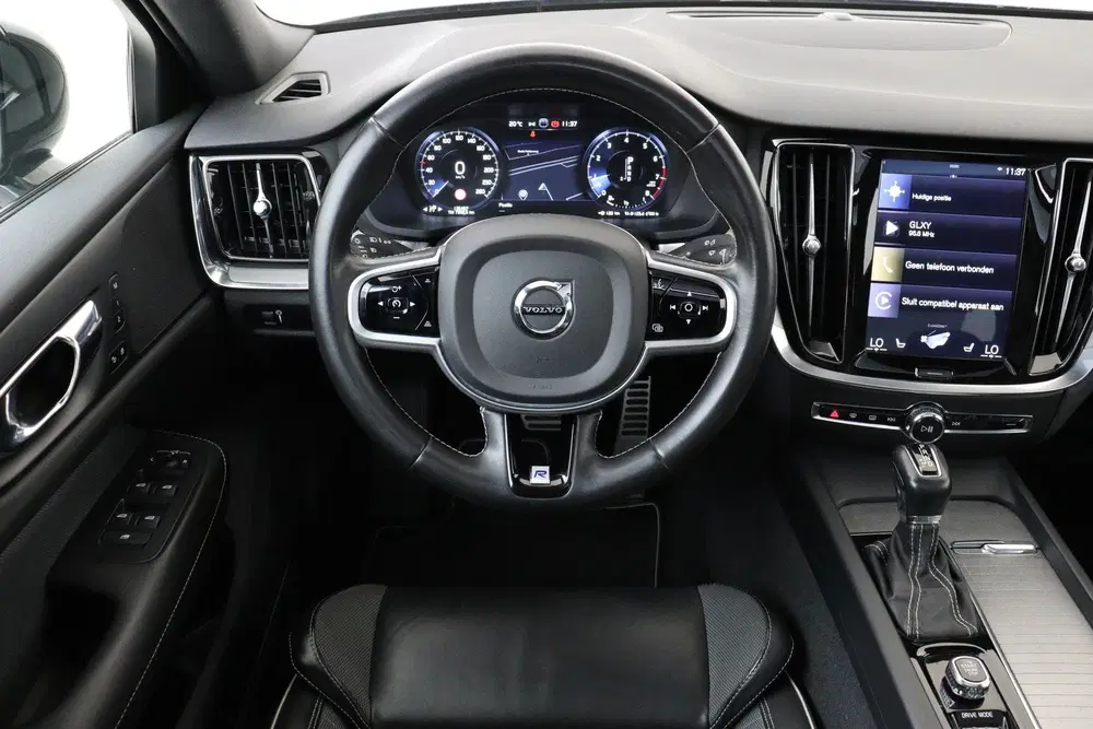 Volvo S60 T4 AUT. R-DESIGN uit 2020, foto 2