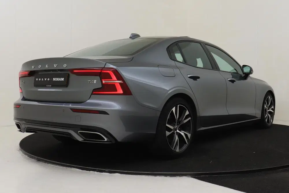 Volvo S60 T4 AUT. R-DESIGN uit 2020, foto 3