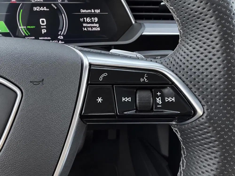 Audi e-tron 55 quattro S LINE 3X 95 kWh 360 uit 2022, foto 9